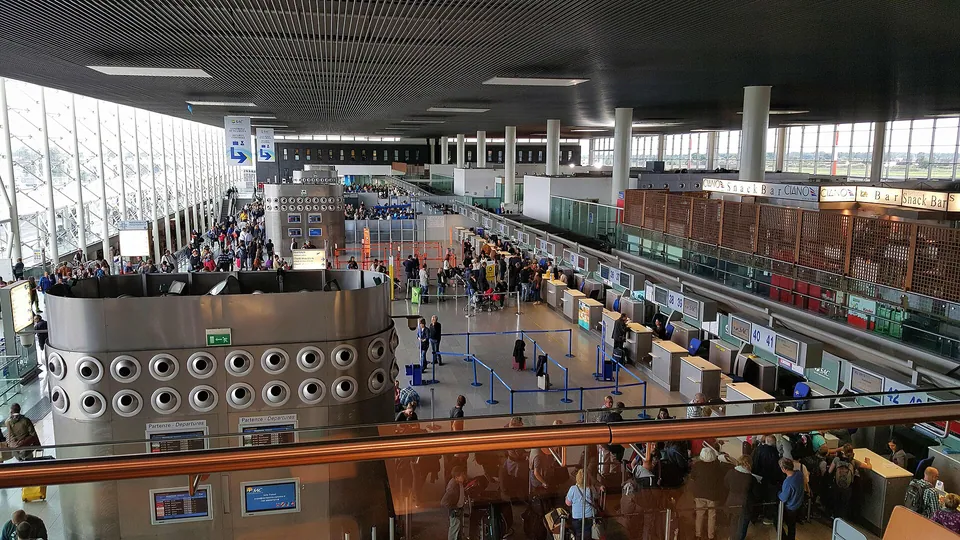Avgångshallen på flygplatsen Catania-Fontanarossa