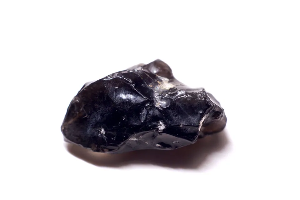 En bit svart obsidian från Lipari